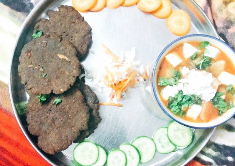 Kuttu paneer aur grated lauki ka puri