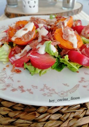 Foto principal de Ensalada de tomate y albaricoques