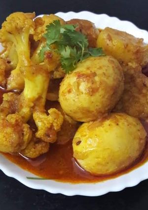 A picture of Cauliflower egg curry.
