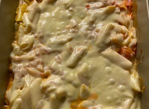 Una foto de Mostacholes con salsa rosa y muzzarella