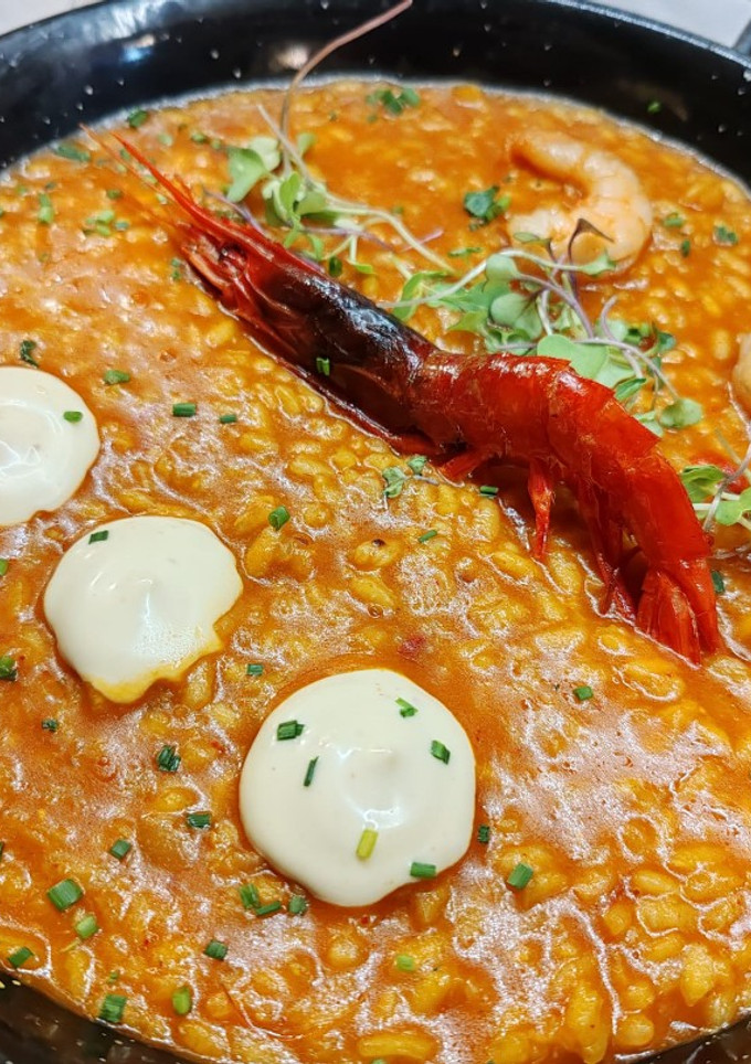 Una foto de Arroz caldoso con carabineros