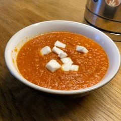 A picture of Roast pepper, tomato & veg soup - vg.