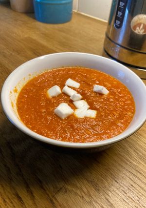 A picture of Roast pepper, tomato & veg soup - vg.