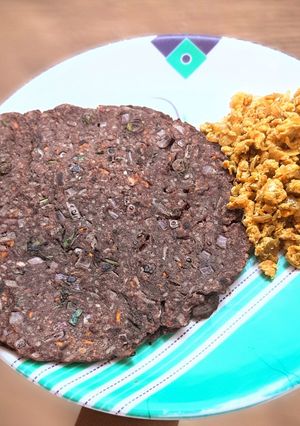 A picture of Ragi rotti with egg burji.