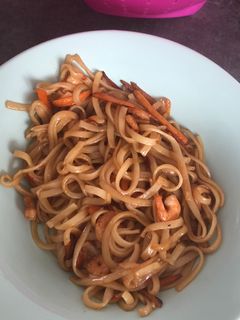 Una foto de Tallarín con gambas y salsa de ostras