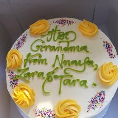 A picture of Vanilla cake with butter cream.