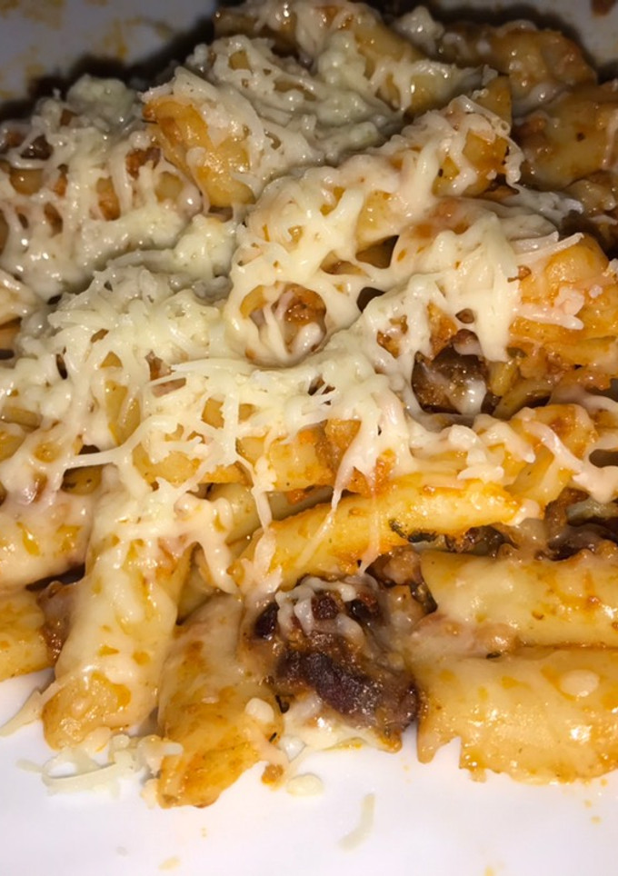 Una foto de Macarrones con chorizo y tomate