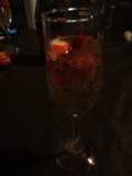 Cocktail de sidra y frutillas