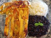 Una foto de postre con cuajada