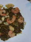 Espinacas con queso de Cabrales y gambas