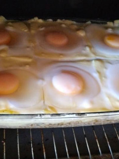 Una foto de Huevos al horno con queso