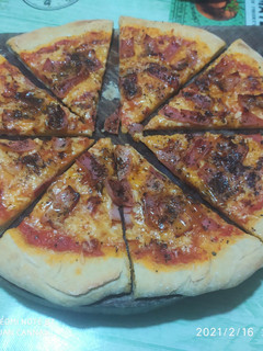 Una foto de Pizza napolitana casera