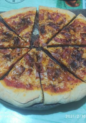 Una foto de Pizza napolitana casera