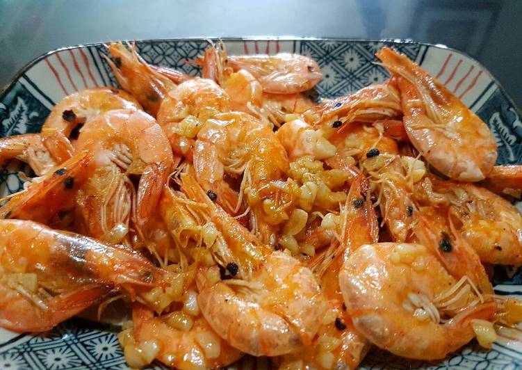 Simple Way to Make Homemade Garlic Buttered Shrimp