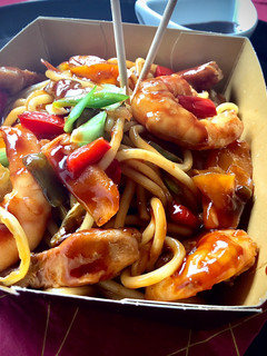 Una foto de Tallarines en salsa yakisoba