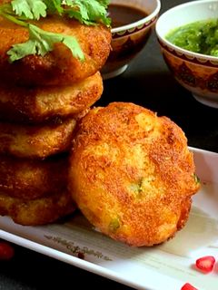 आलू की टिक्की (Aloo ki tikki recipe in hindi) रेसिपी मुख्य फोटो