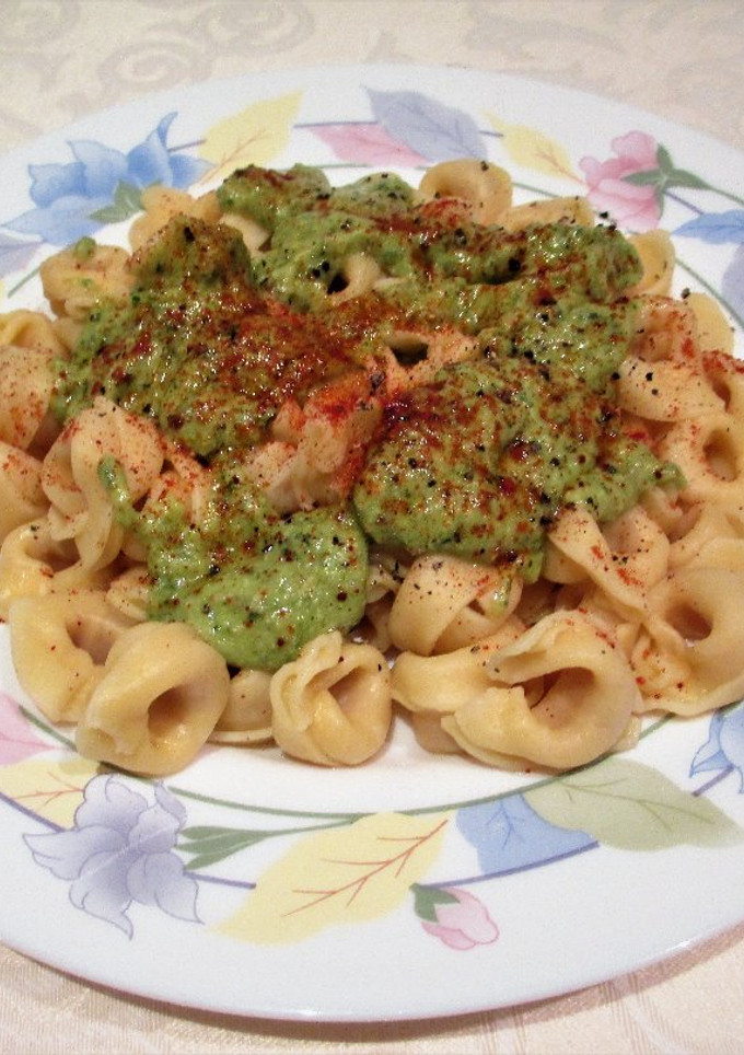 Una foto de Tortellini secos  Knorr de queso con salsa vegana