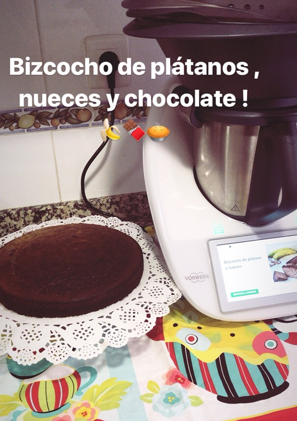 Una foto de Bizcocho de plátanos, cholocate y nueces