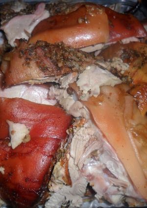Una foto de Lechón adobado al horno