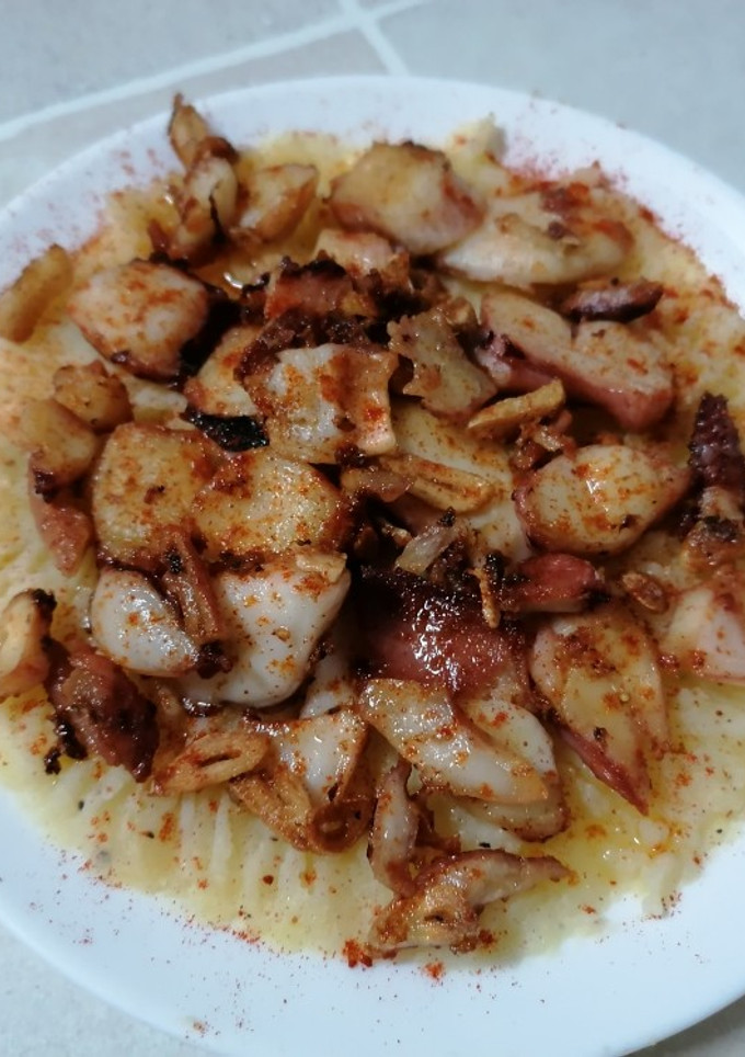 Una foto de Pulpo con puré de patata