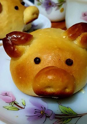 A picture of Stuffed piggi buns.