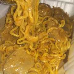 A picture of Mie baso rendang (longsor).