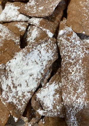 Foto di Chiacchiere al forno cacao e mandorle