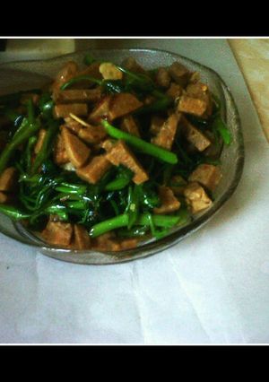 Foto resep Tumis kangkung dengan tempe gembos