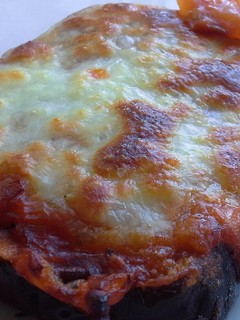 Una foto de Berenjenas con costra de mozzarella