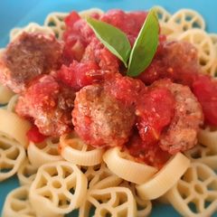 A picture of Oven baked meatballs.