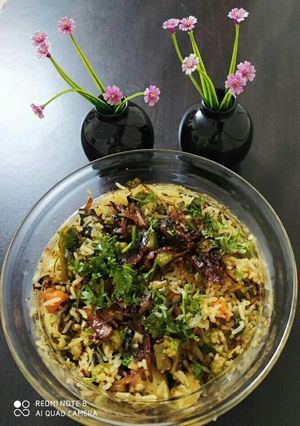 चावल की तेहरी (Chawal ki tehri recipe in hindi) रेसिपी मुख्य फोटो