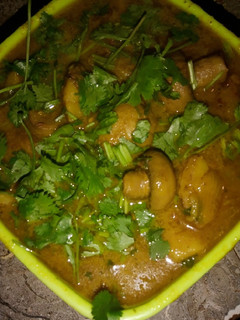 आलू और मशरूम की सब्जी (Aloo aur mushroom ki sabzi recipe in Hindi) रेसिपी मुख्य फोटो