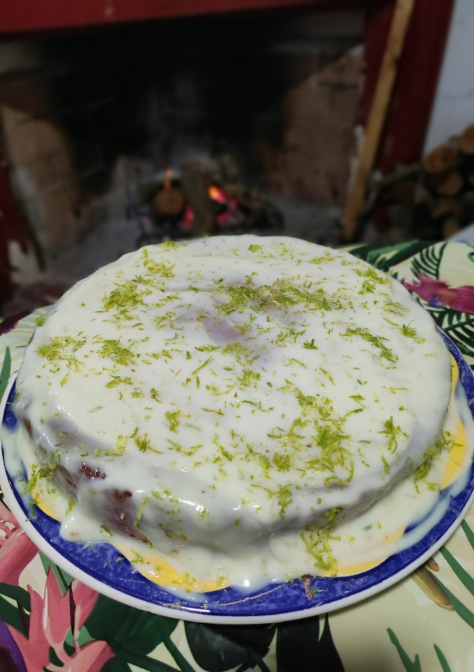 Una foto de Bizcocho de remolacha con cobertura de limón