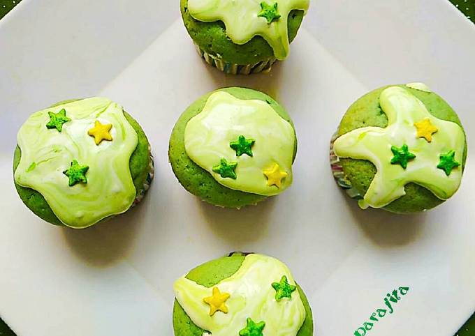 Spinach cupcakes with egg and chocolate ganache topping