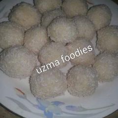 A picture of Coconut ladoo.