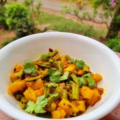 A picture of String Beans and Potato Sabzi.