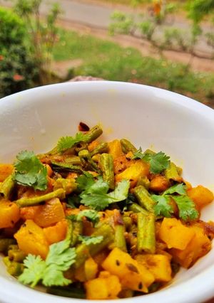 A picture of String Beans and Potato Sabzi.