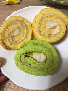 A picture of Cheese Sauce Swiss Roll Cake.