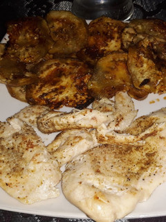 Una foto de Filetes de pollo con berenjenas a la miel