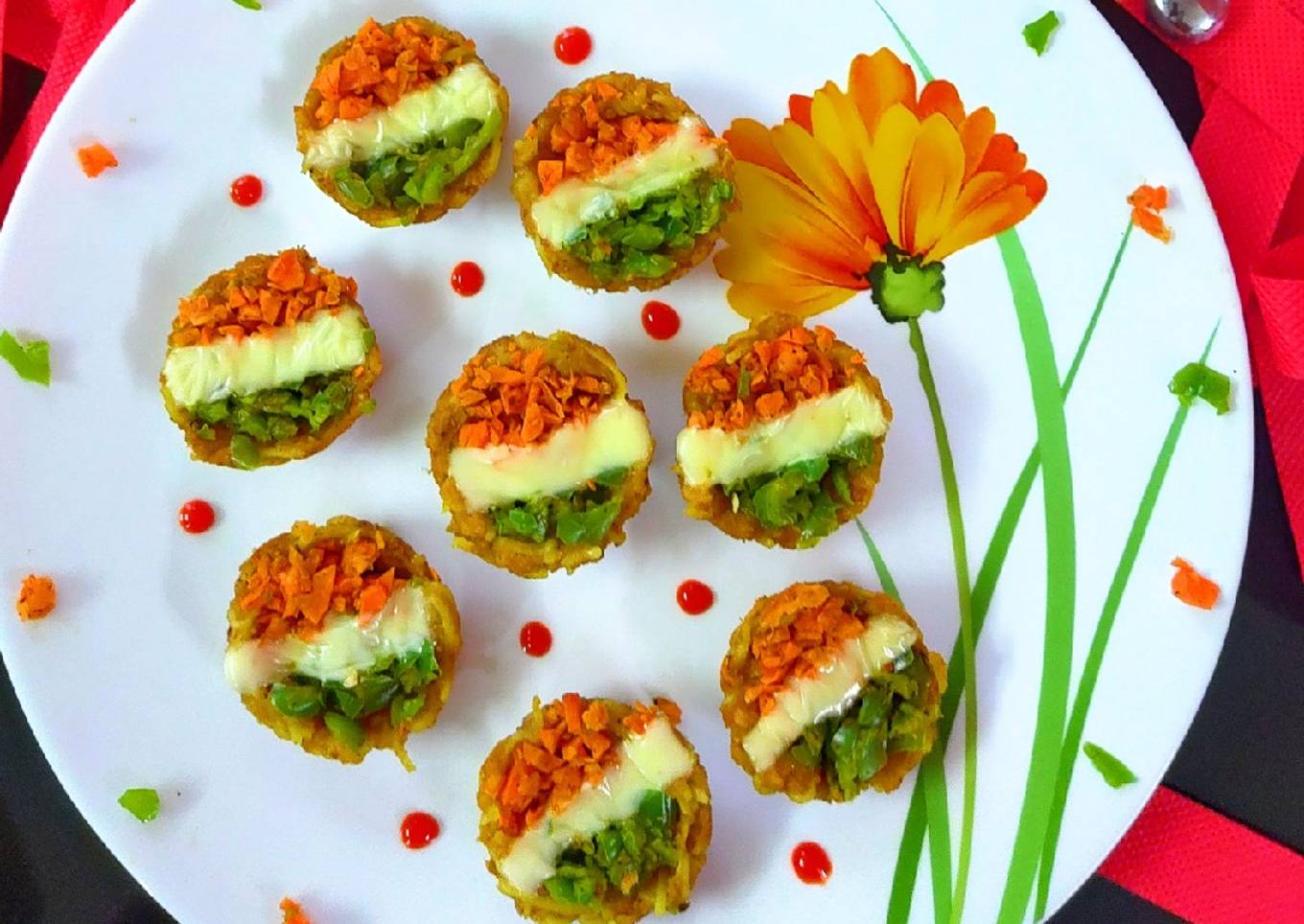 Tricolour pizza cups