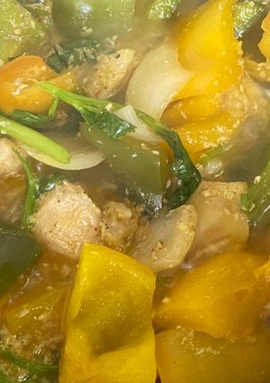 Hình của món Gà xào ớt chuông.