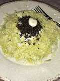 Ensalada de repollo y quinoa negra