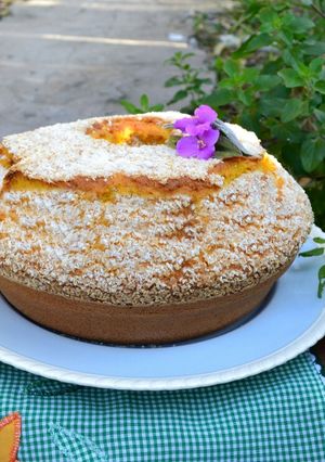 Una foto de Budín de mandarina y membrillo con cubierta azucarada de coco🍊