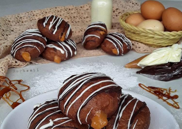 Choco donuts with caramel cream