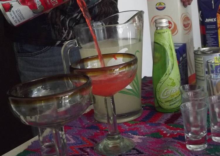 Margarita fresa en pulque y cooler kiwi con pulque para los amigos