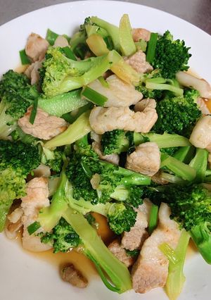 Hình của món Thịt xào súp lơ xanh.