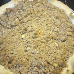 A picture of Strawberry Streusel Pie.