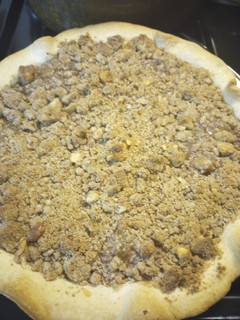 A picture of Strawberry Streusel Pie.