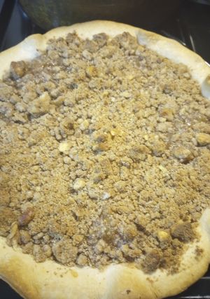 A picture of Strawberry Streusel Pie.