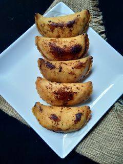 খেজুর গুর নারকেল এর পুর ভরা পুলি পিঠা রেসিপির প্রধান ছবি